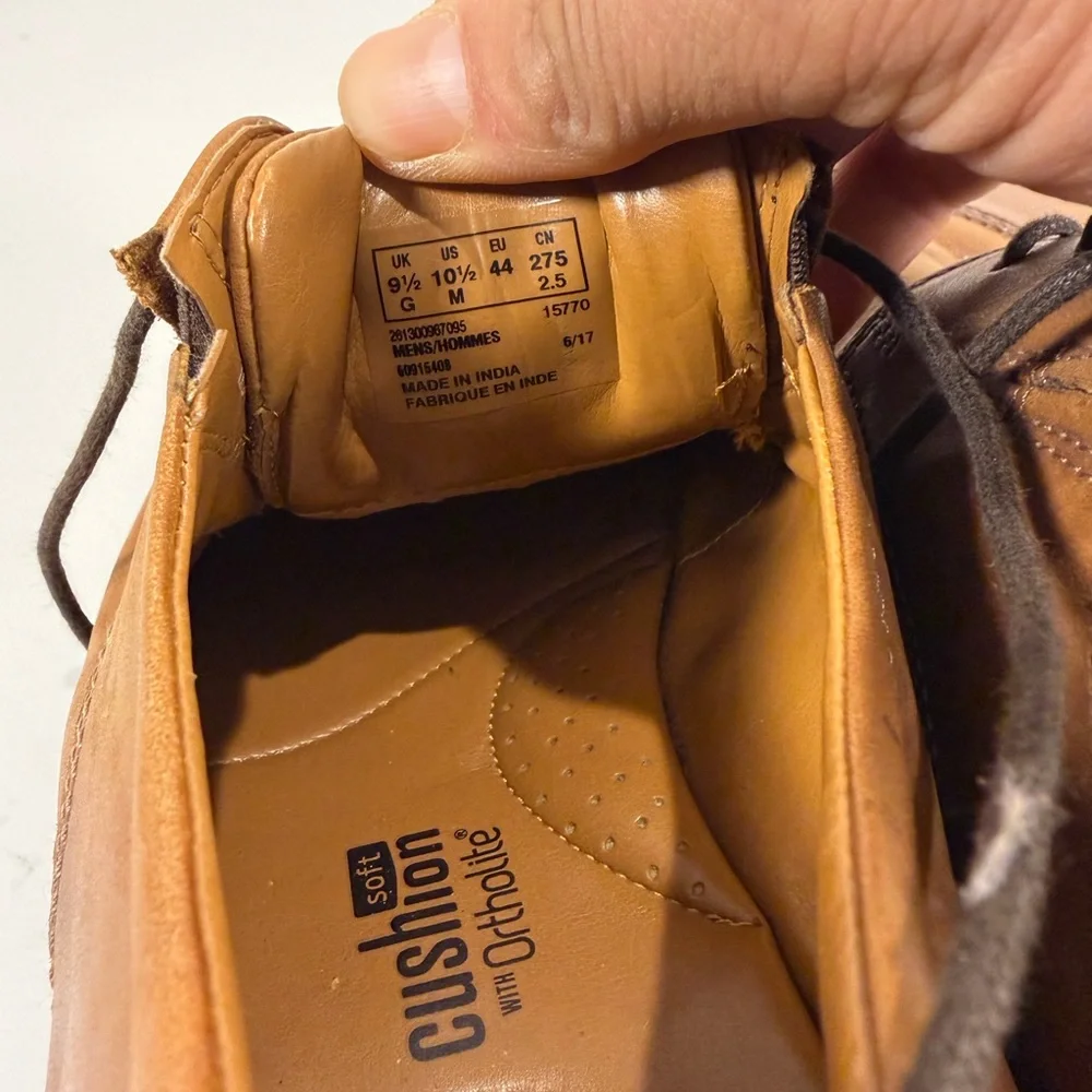 Clarks‎ Men's Tan Leather Oxfords